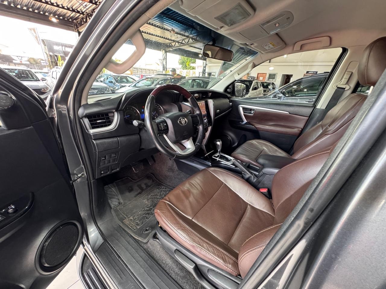 TOYOTA HILUX SW4