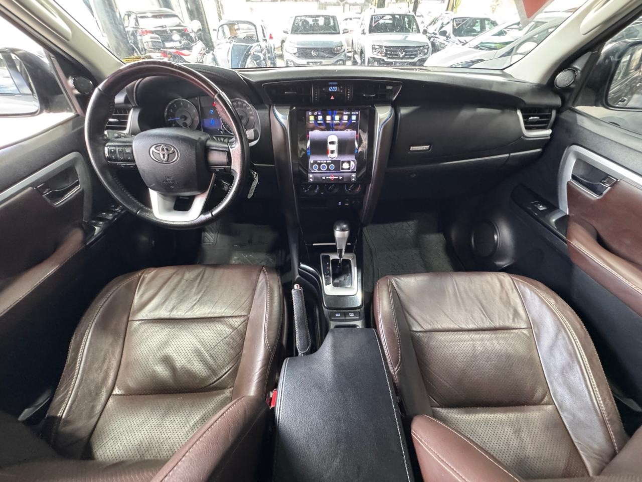 TOYOTA HILUX SW4