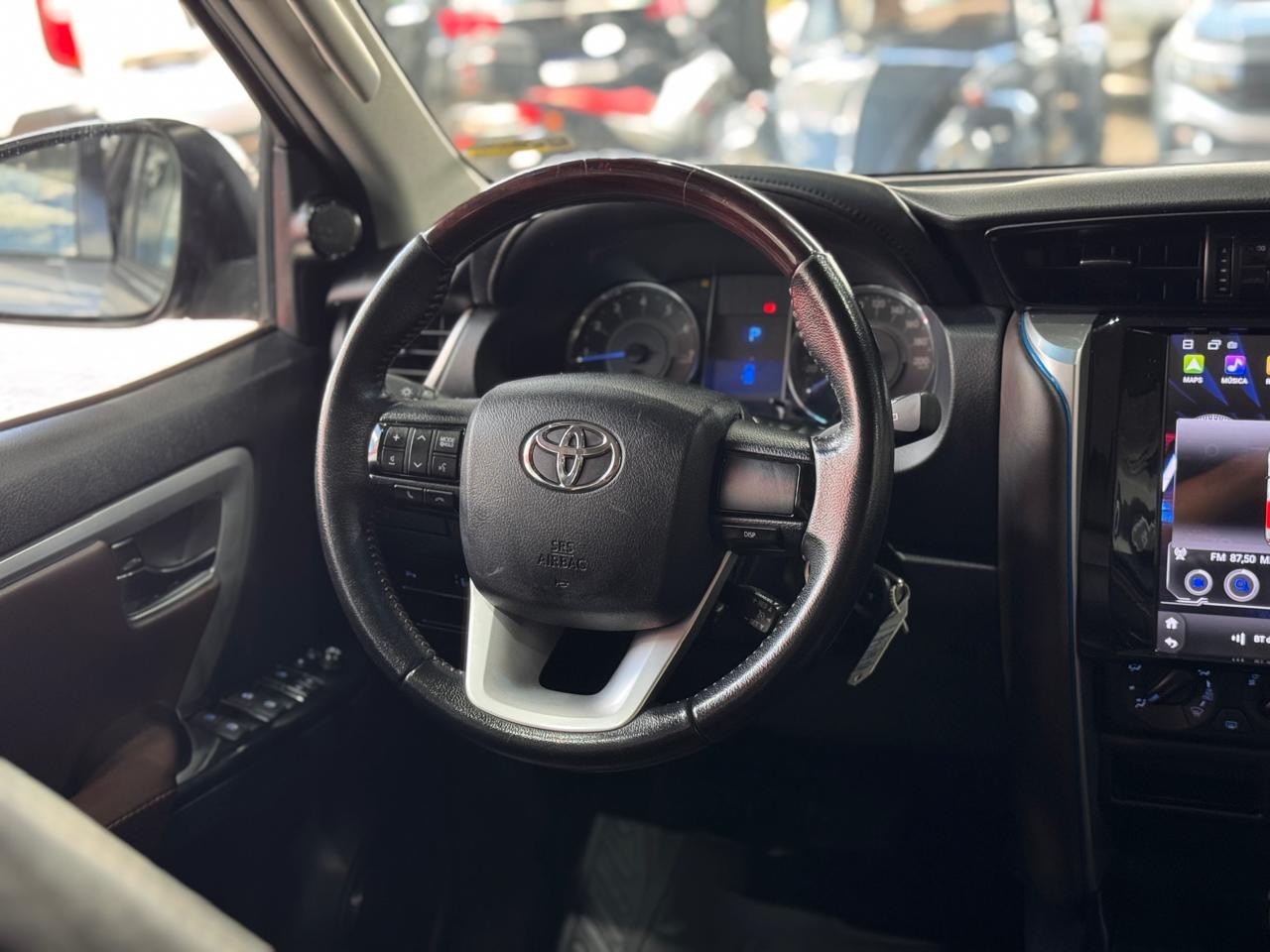 TOYOTA HILUX SW4
