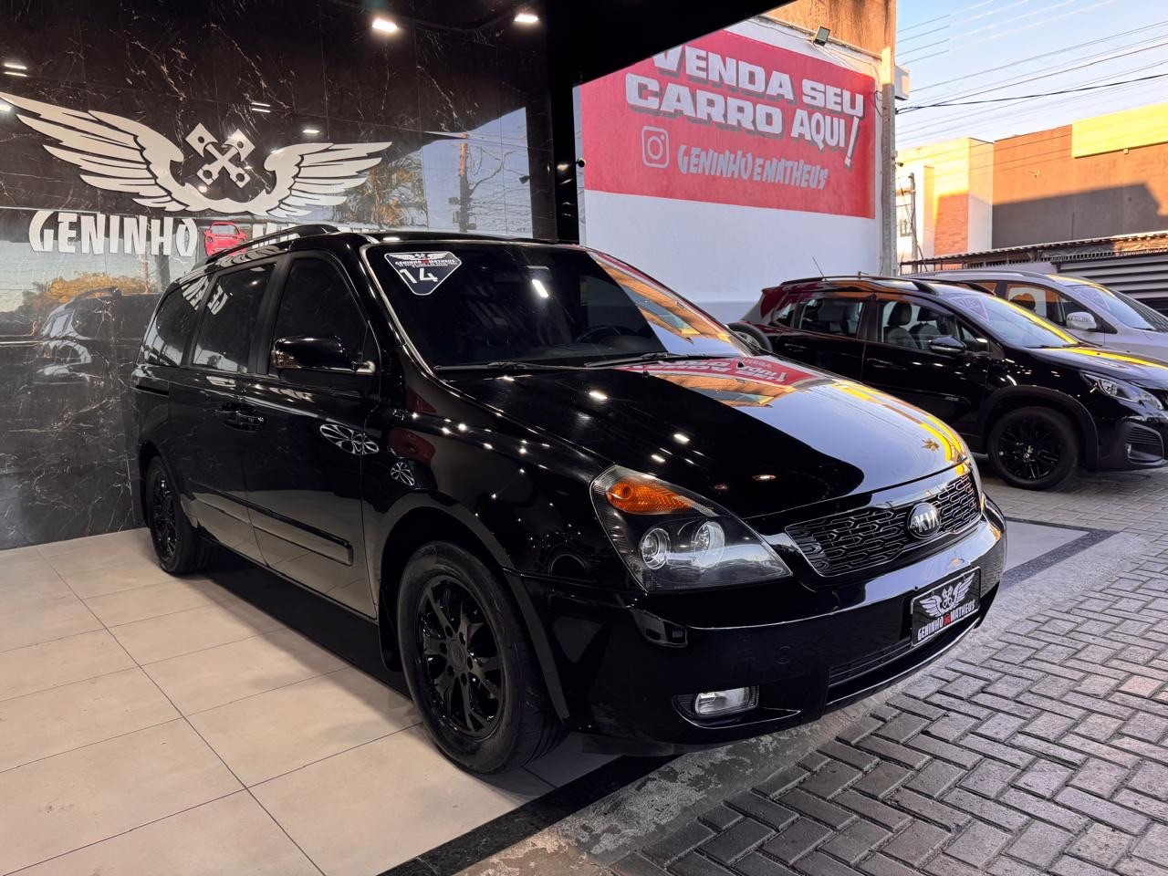 KIA CARNIVAL