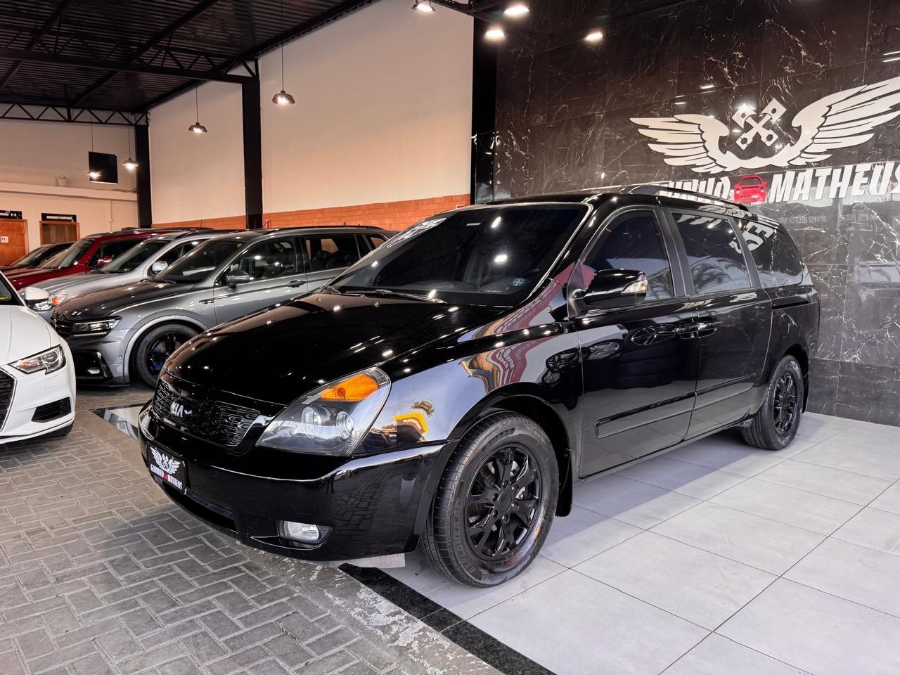 KIA CARNIVAL