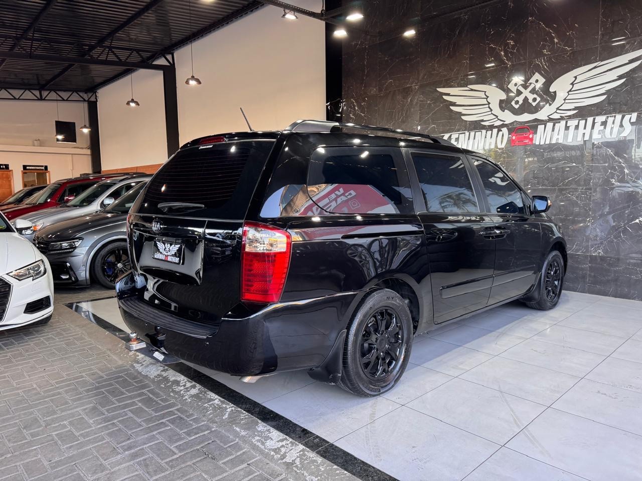 KIA CARNIVAL