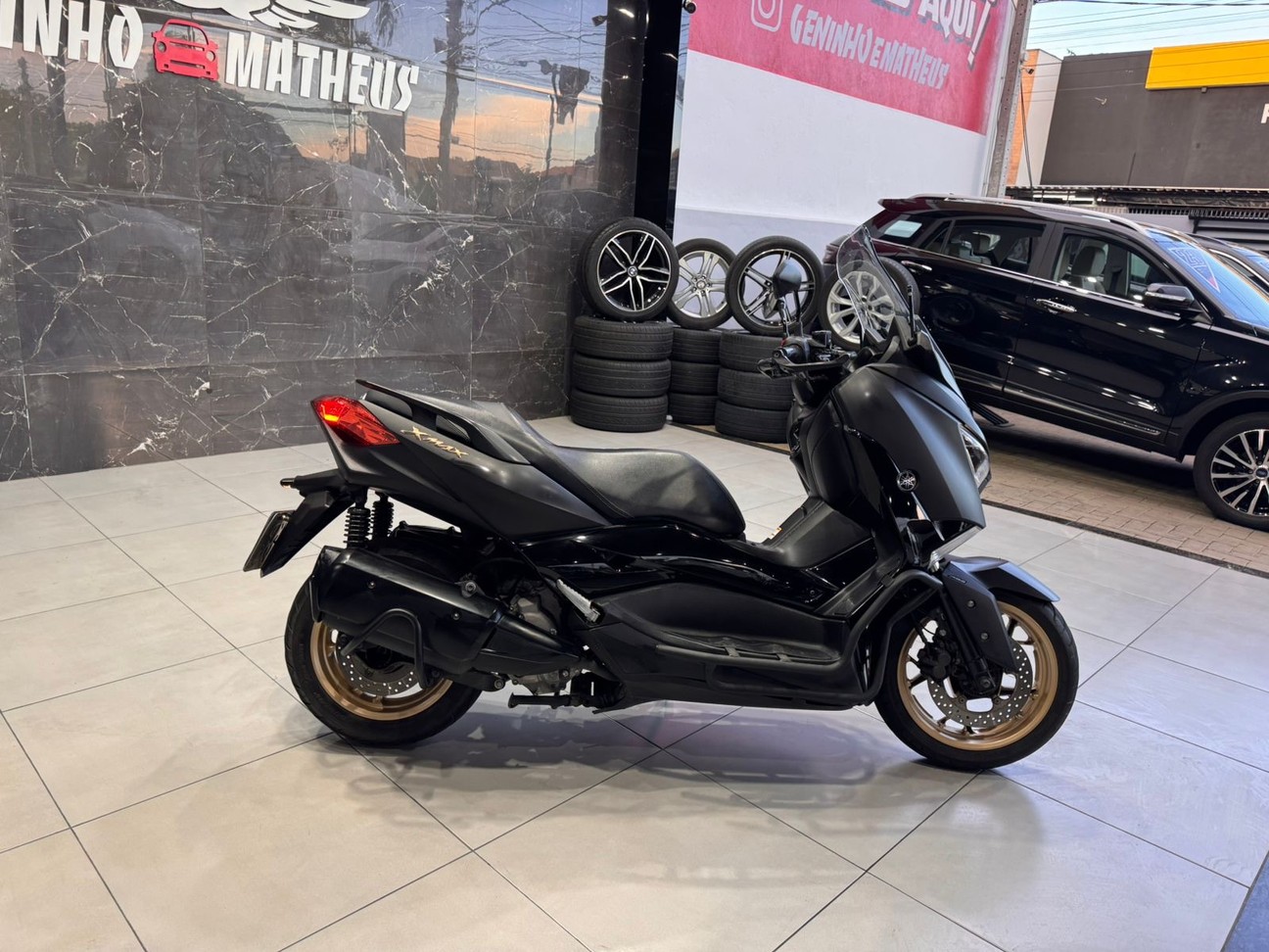 YAMAHA XMAX ABS