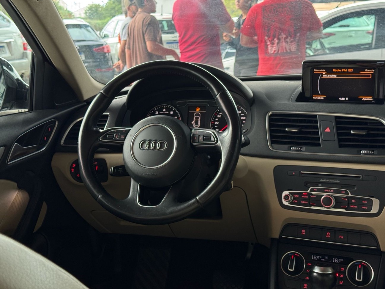AUDI Q3