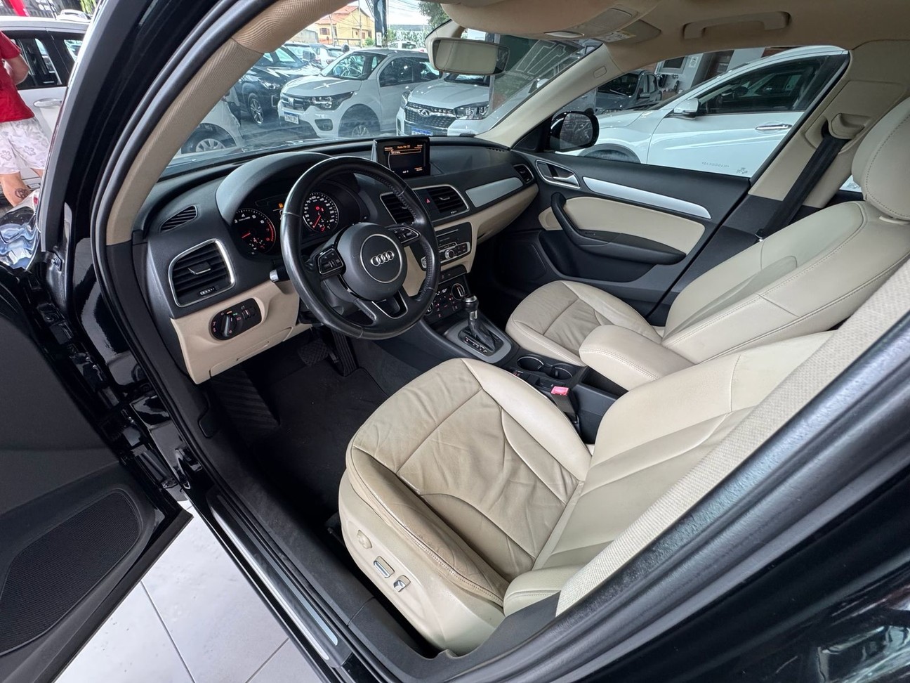 AUDI Q3