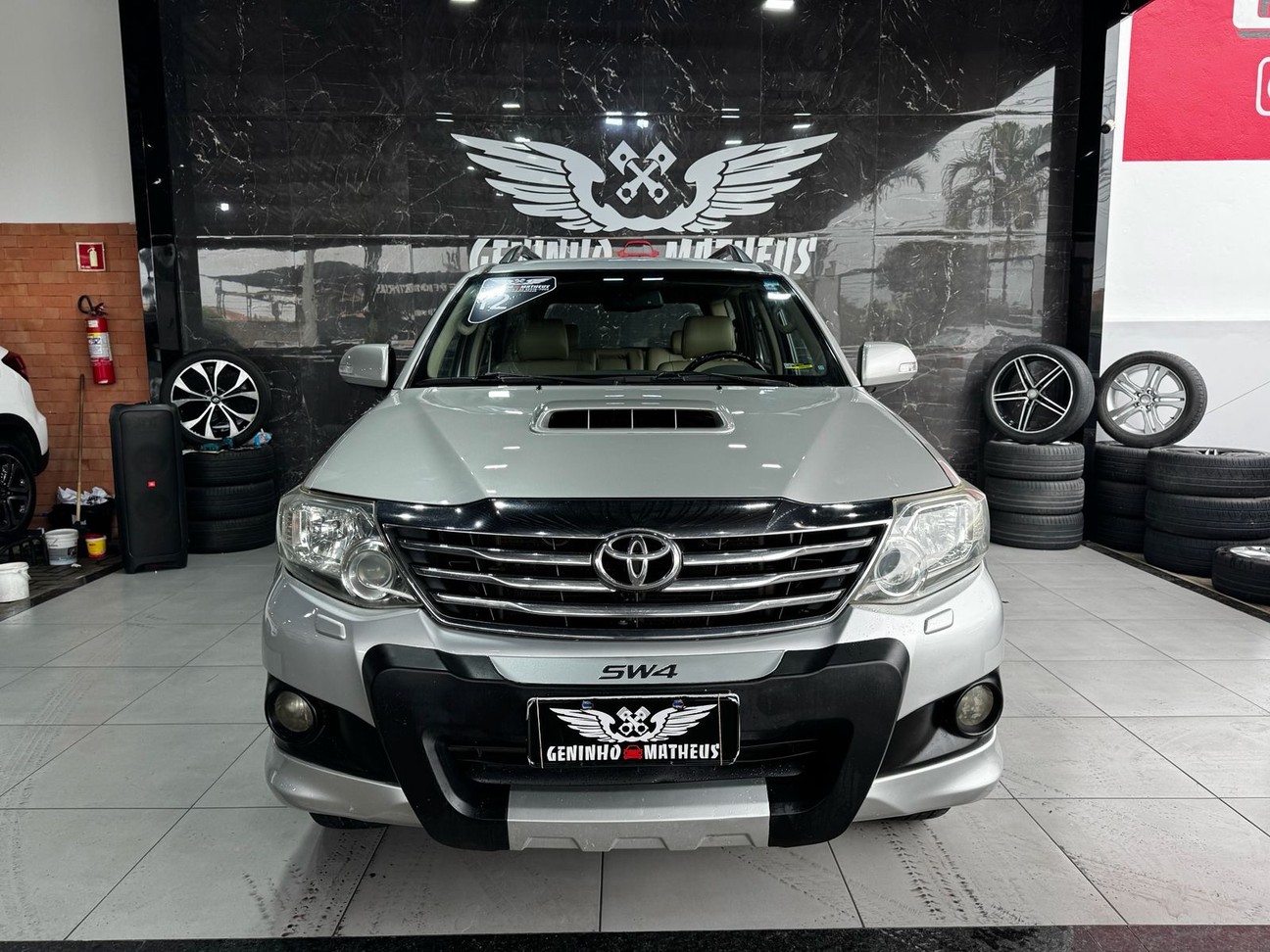 TOYOTA HILUX SW4