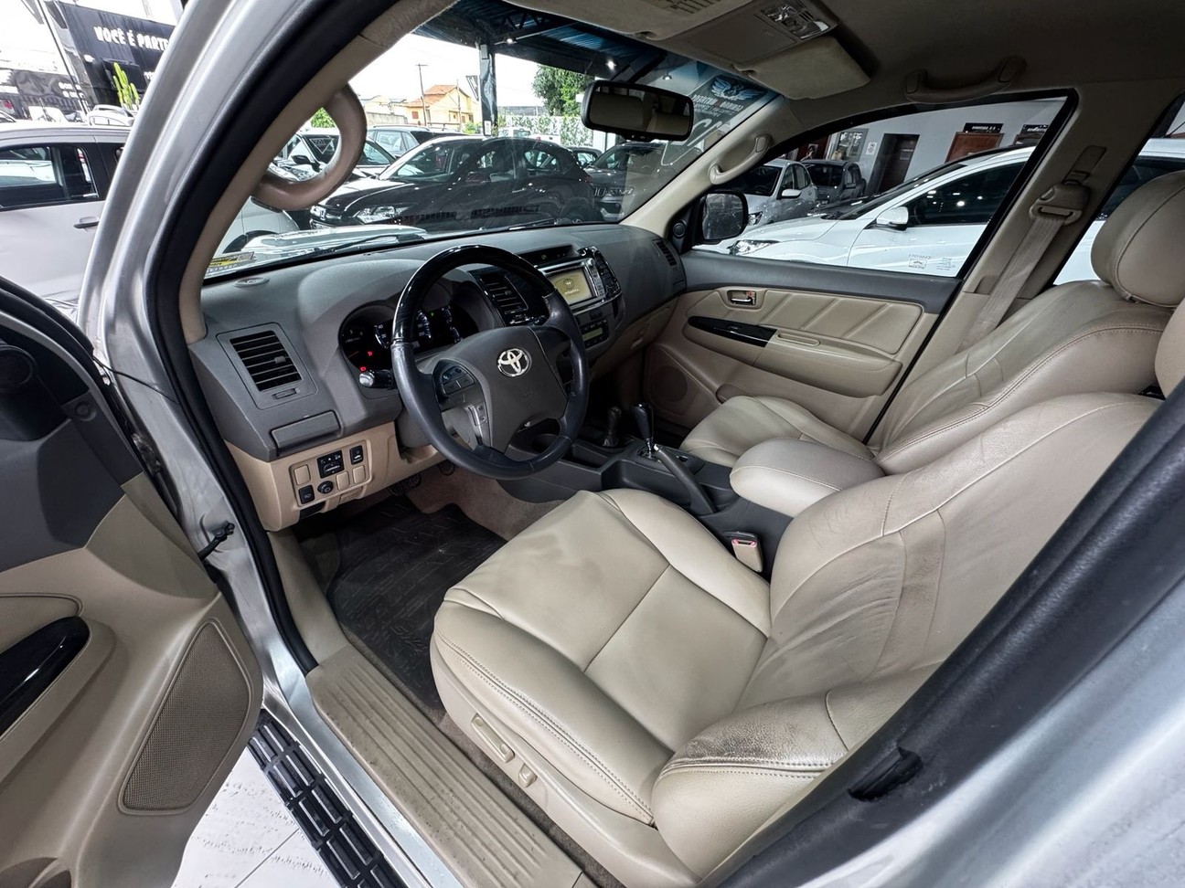 TOYOTA HILUX SW4