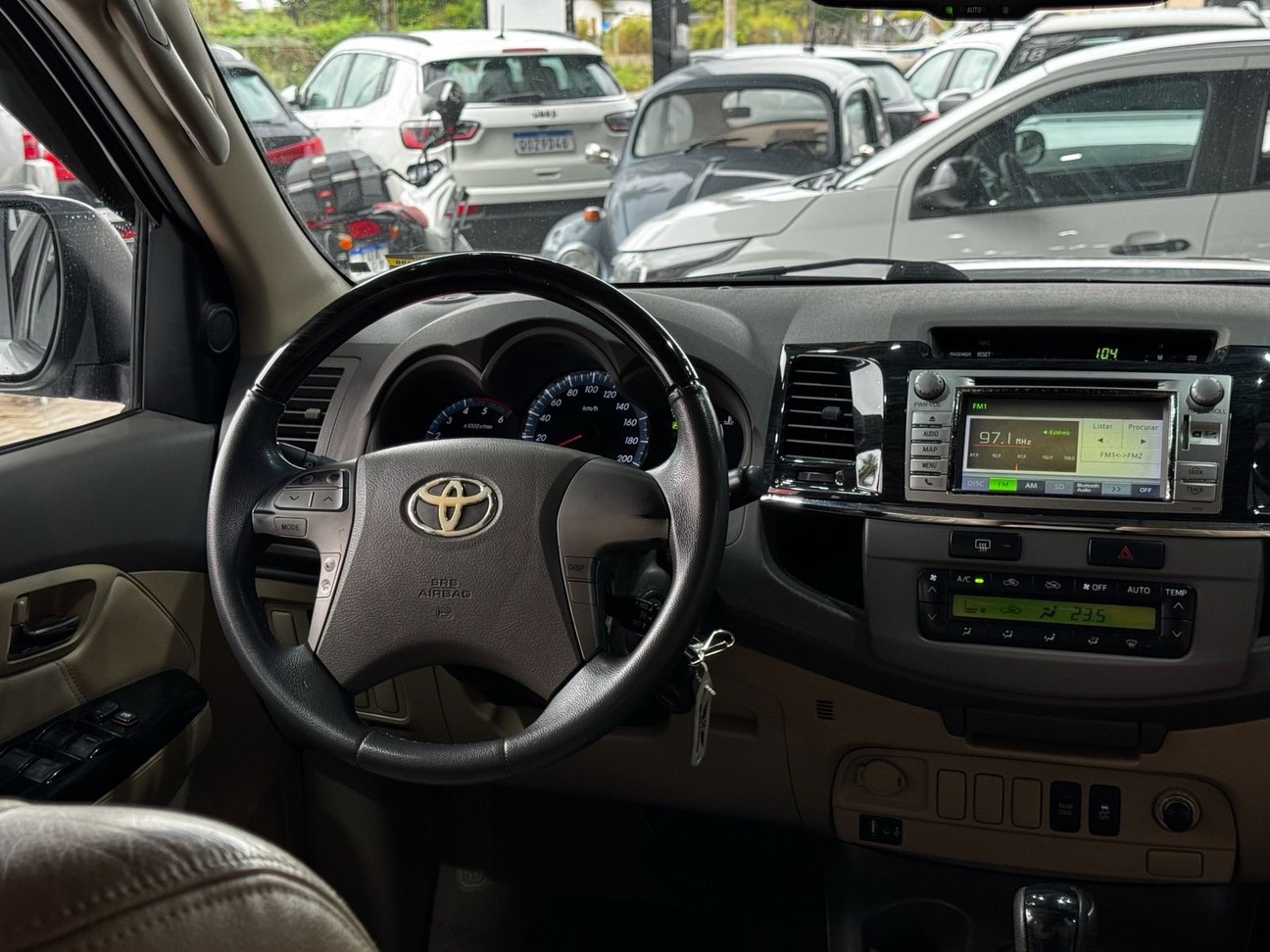 TOYOTA HILUX SW4