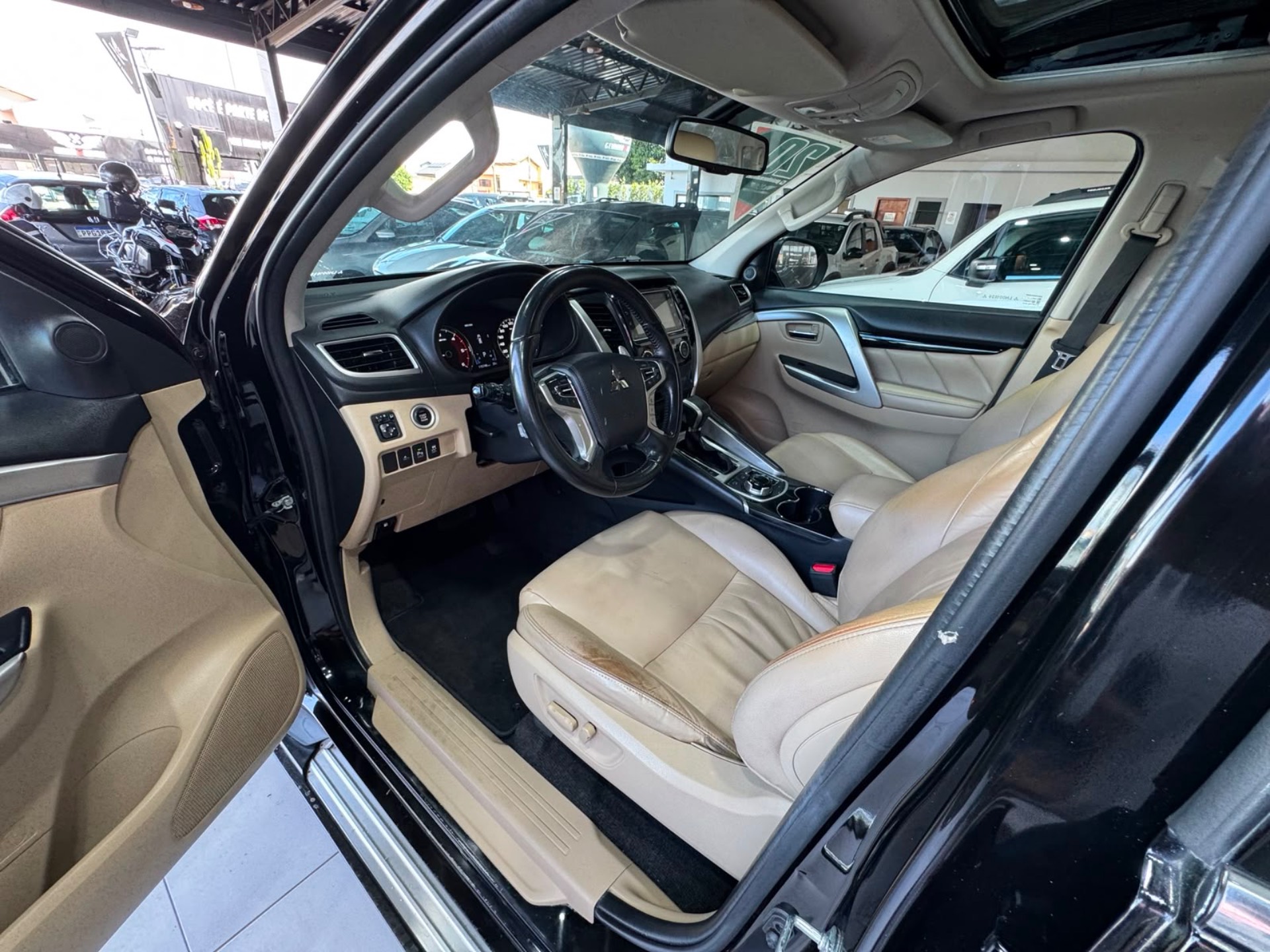 MITSUBISHI PAJERO SPORT