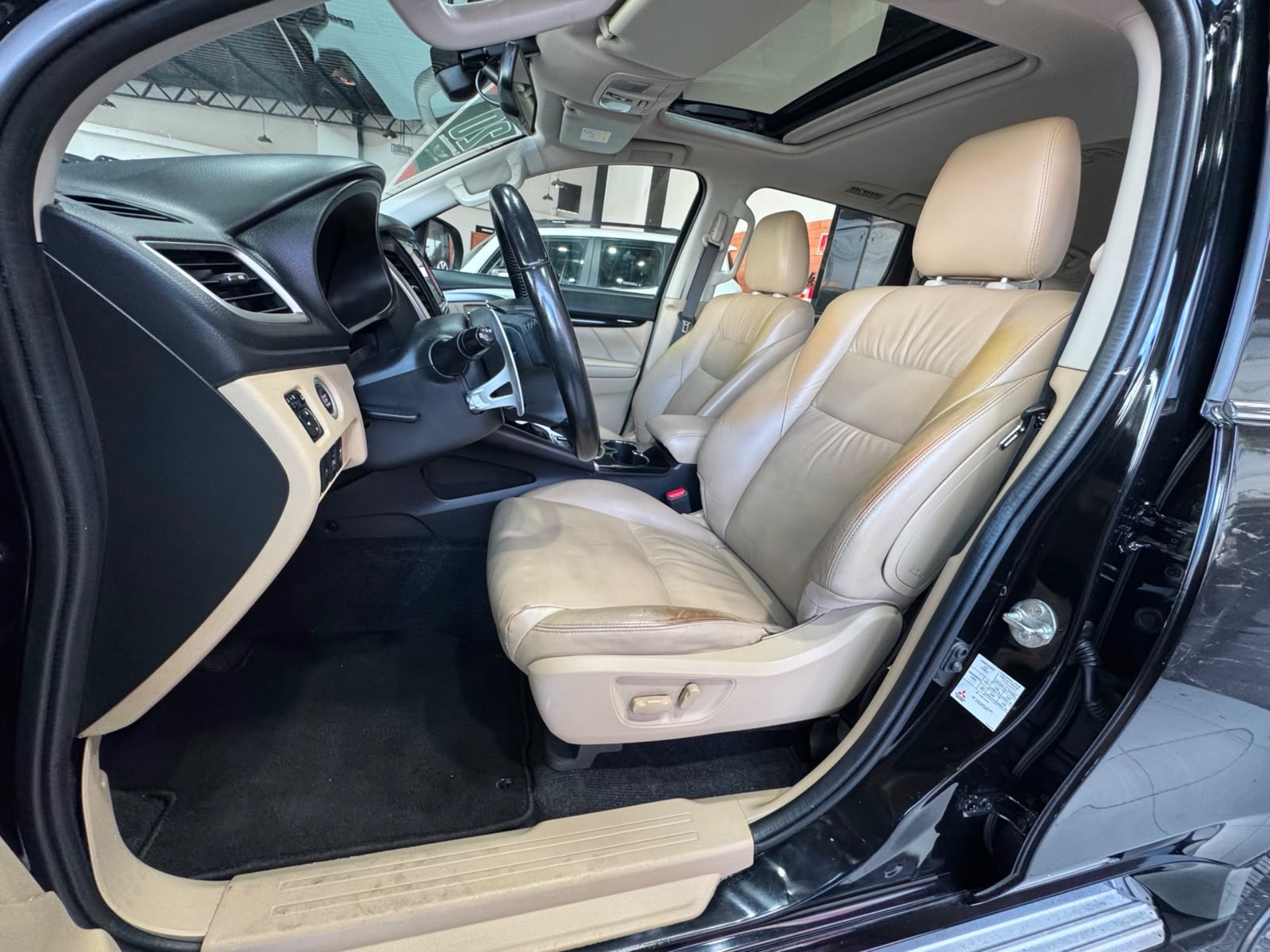 MITSUBISHI PAJERO SPORT