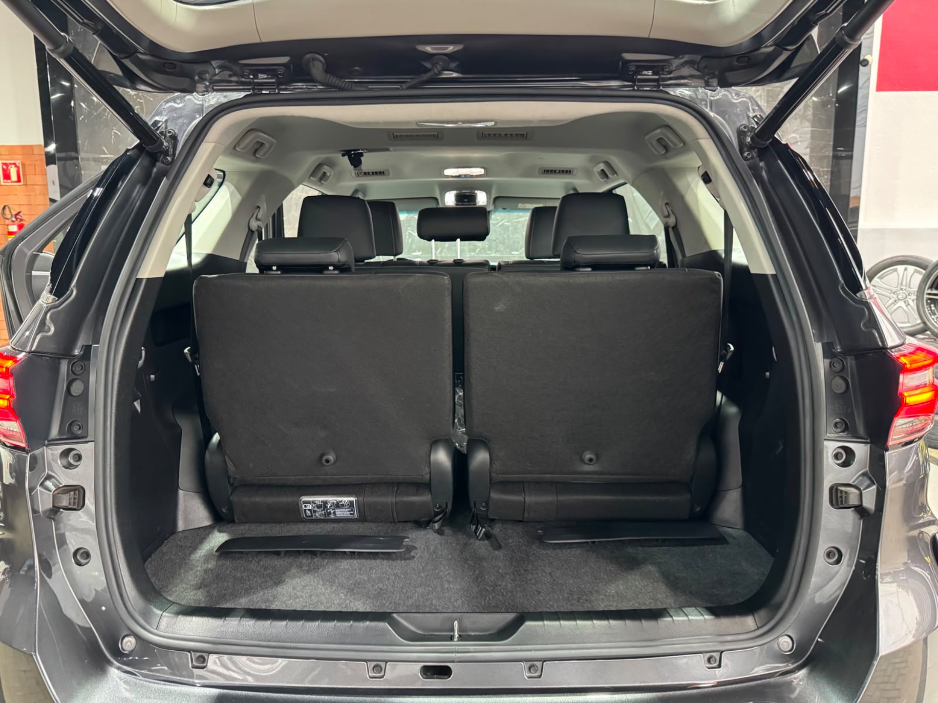 TOYOTA HILUX SW4