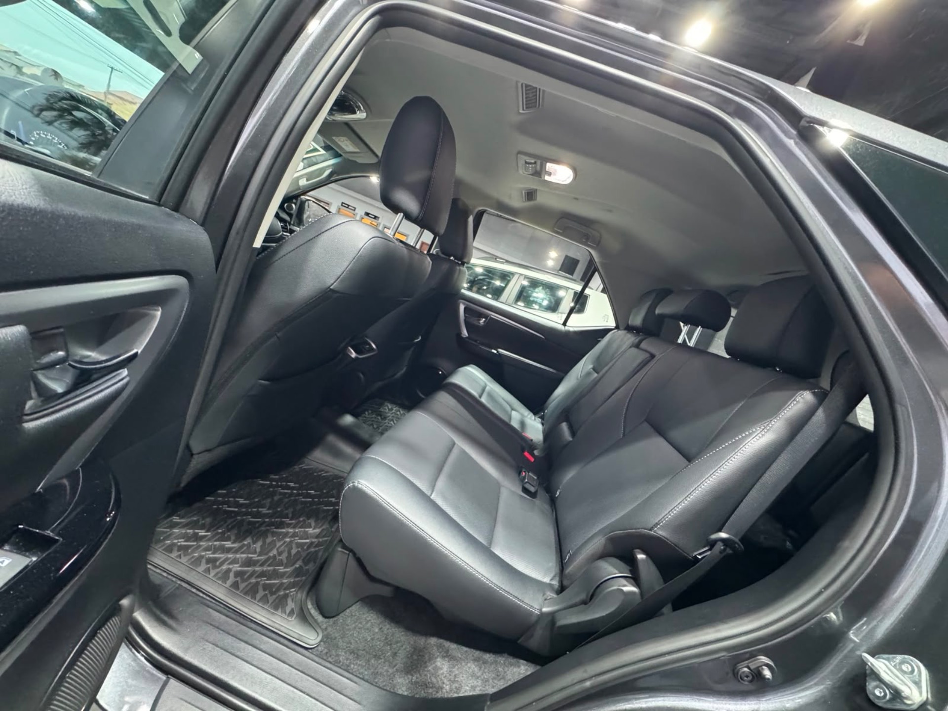 TOYOTA HILUX SW4