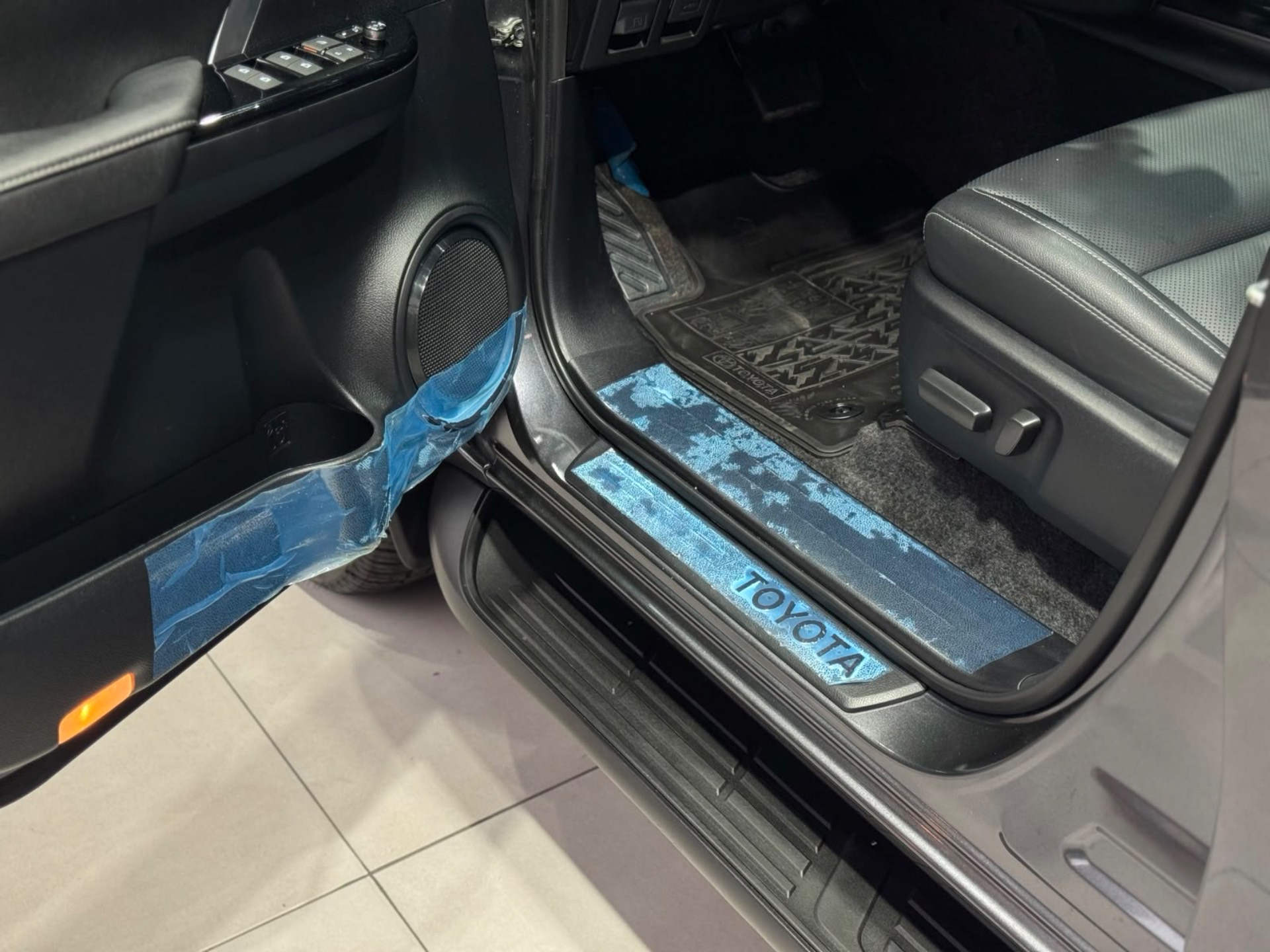 TOYOTA HILUX SW4