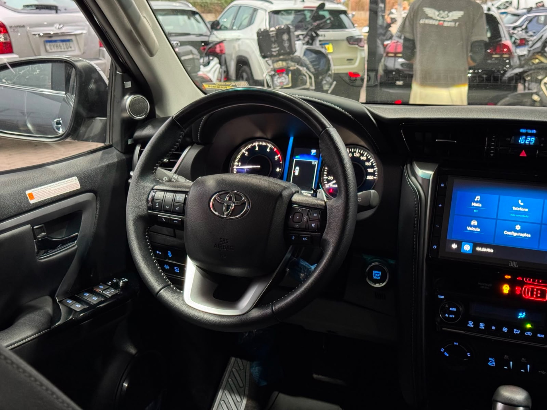 TOYOTA HILUX SW4