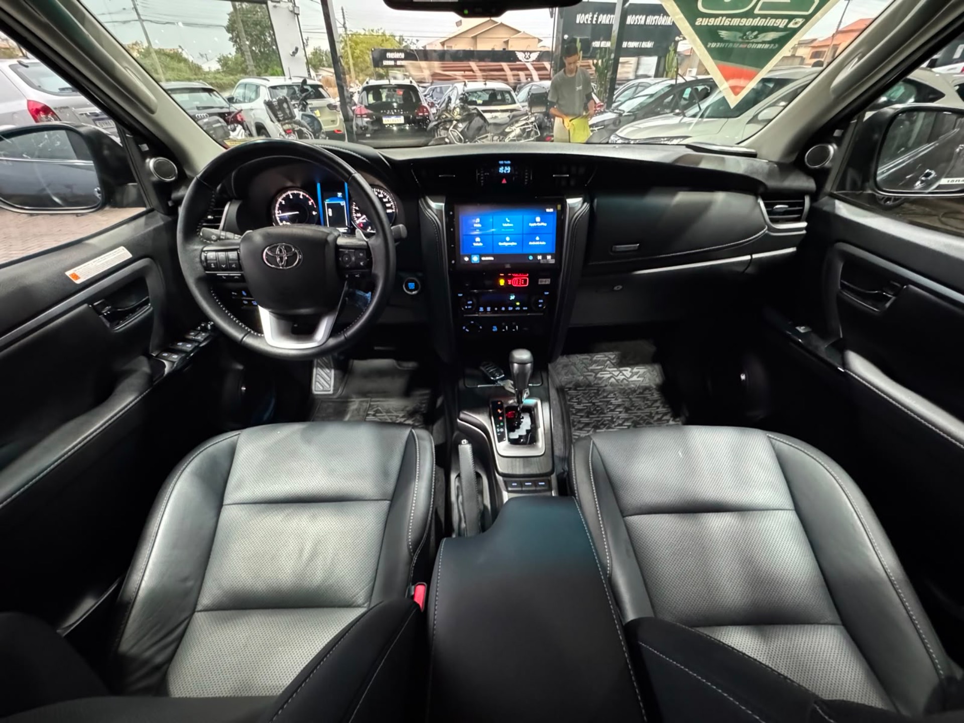 TOYOTA HILUX SW4