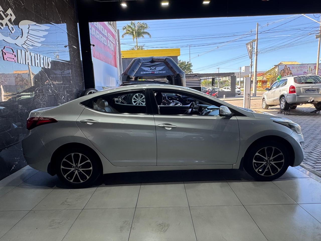 HYUNDAI ELANTRA