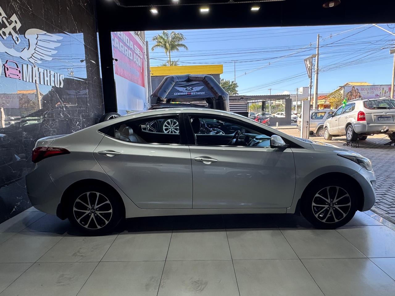 HYUNDAI ELANTRA