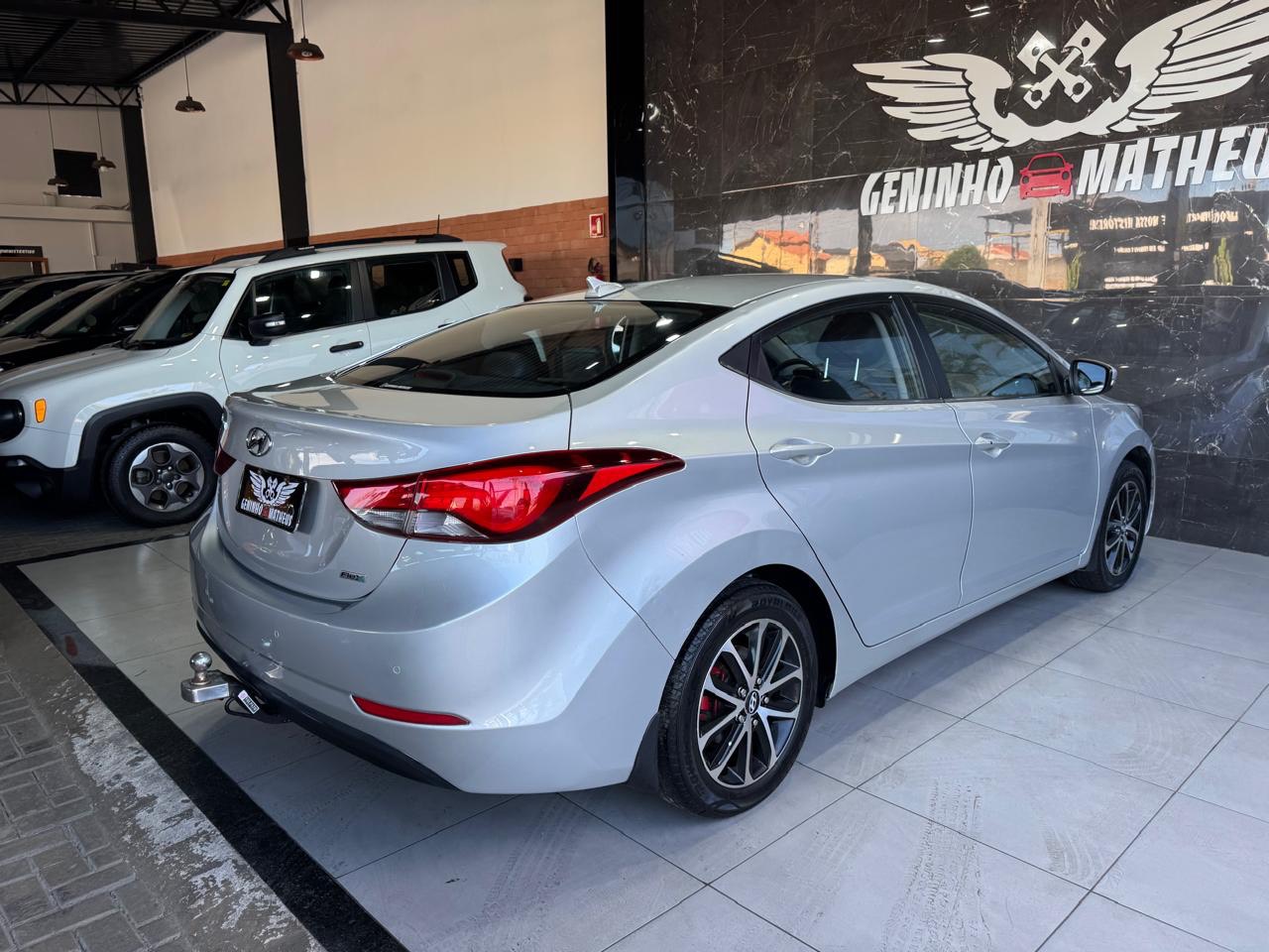 HYUNDAI ELANTRA
