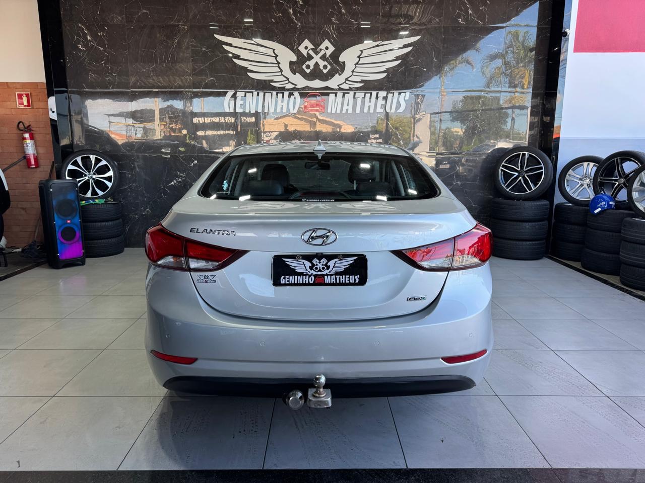 HYUNDAI ELANTRA