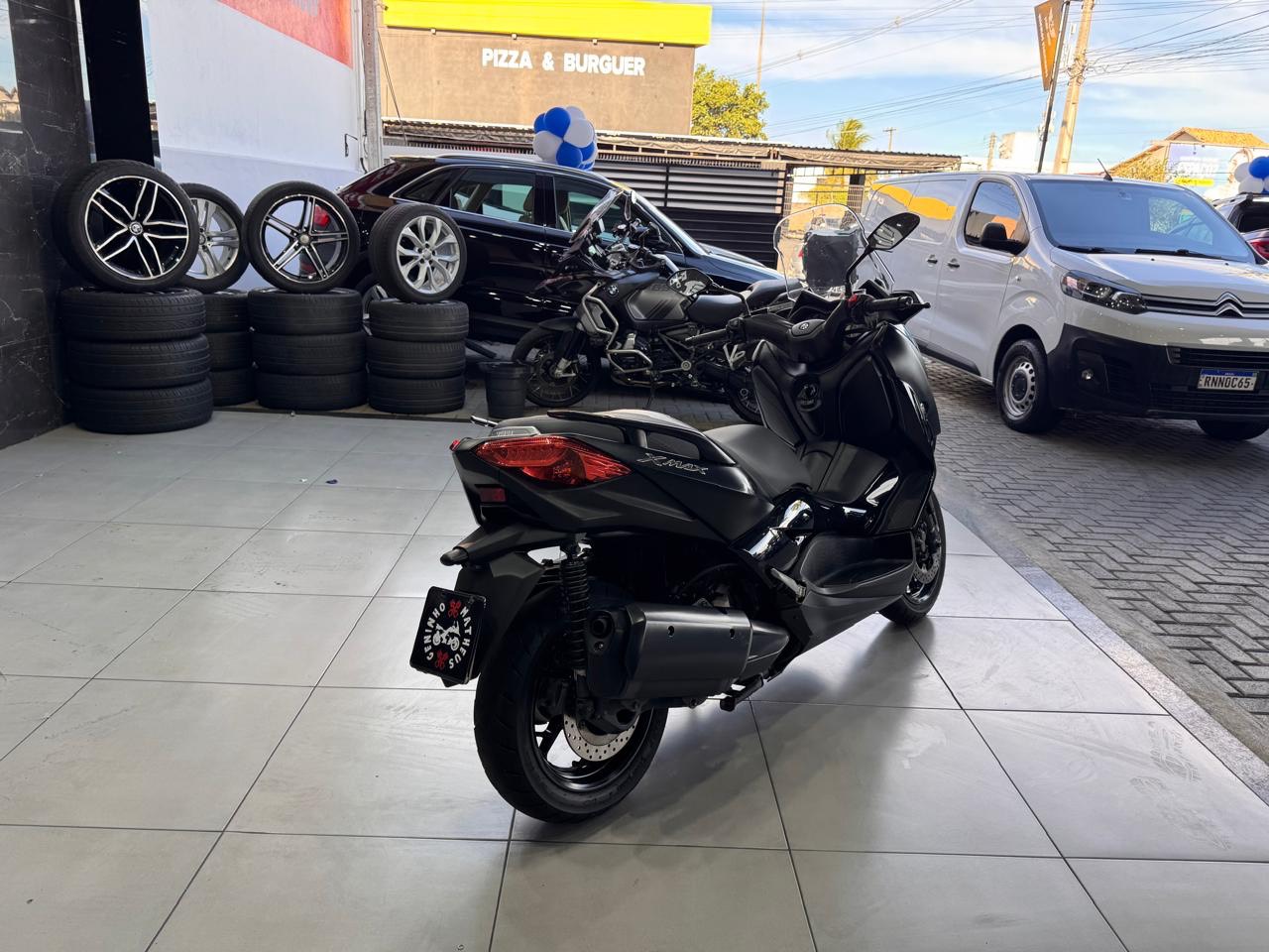 YAMAHA XMAX ABS
