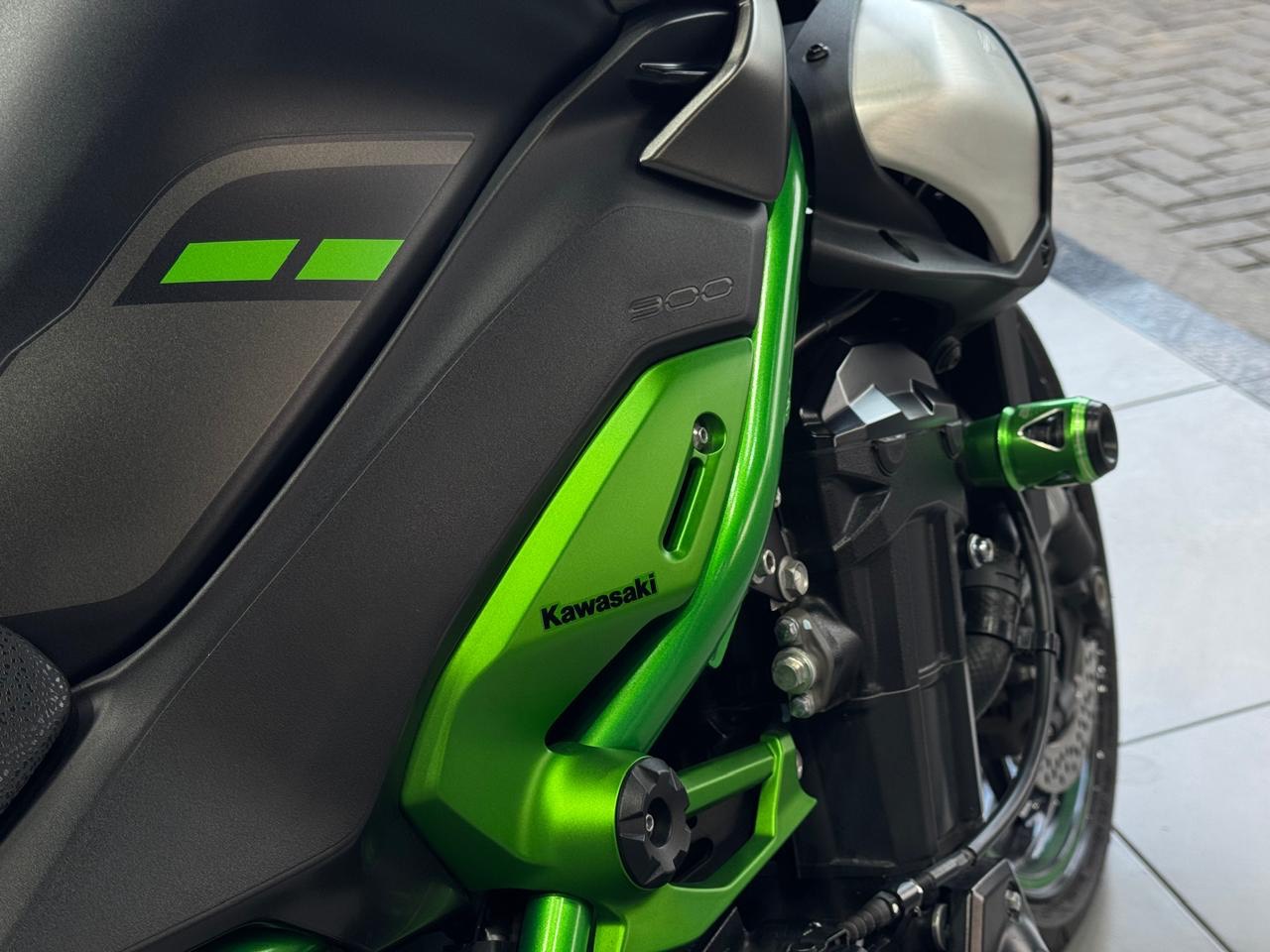 KAWASAKI Z900
