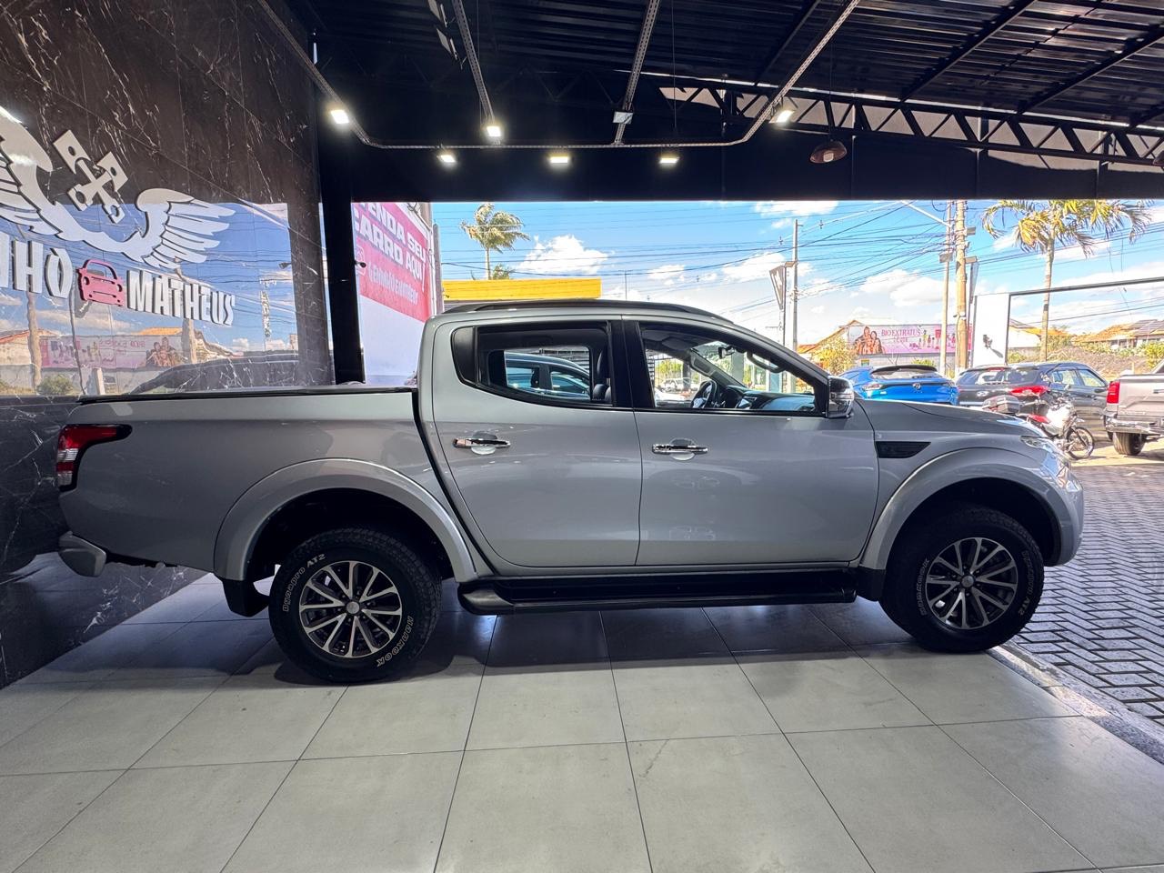 MITSUBISHI L200 TRITON