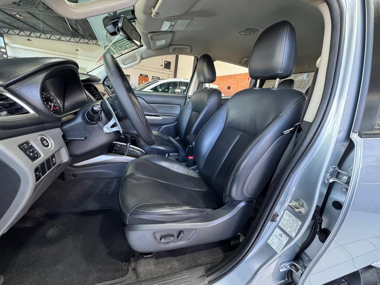MITSUBISHI L200 TRITON
