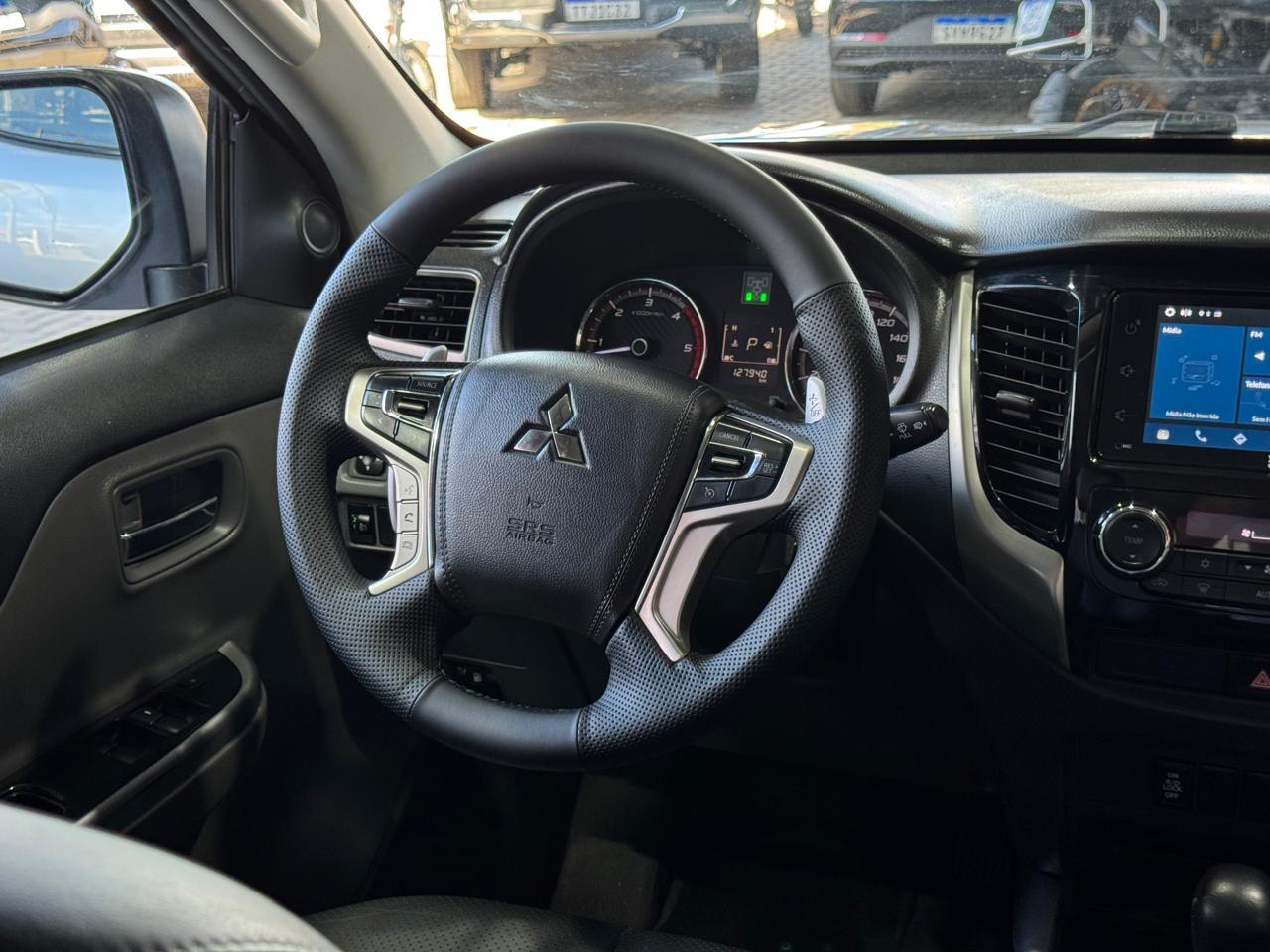 MITSUBISHI L200 TRITON