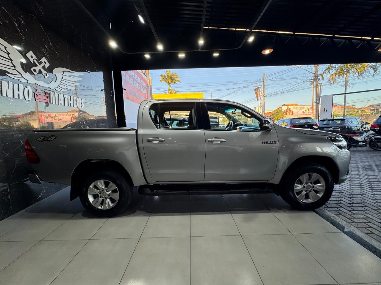 TOYOTA HILUX