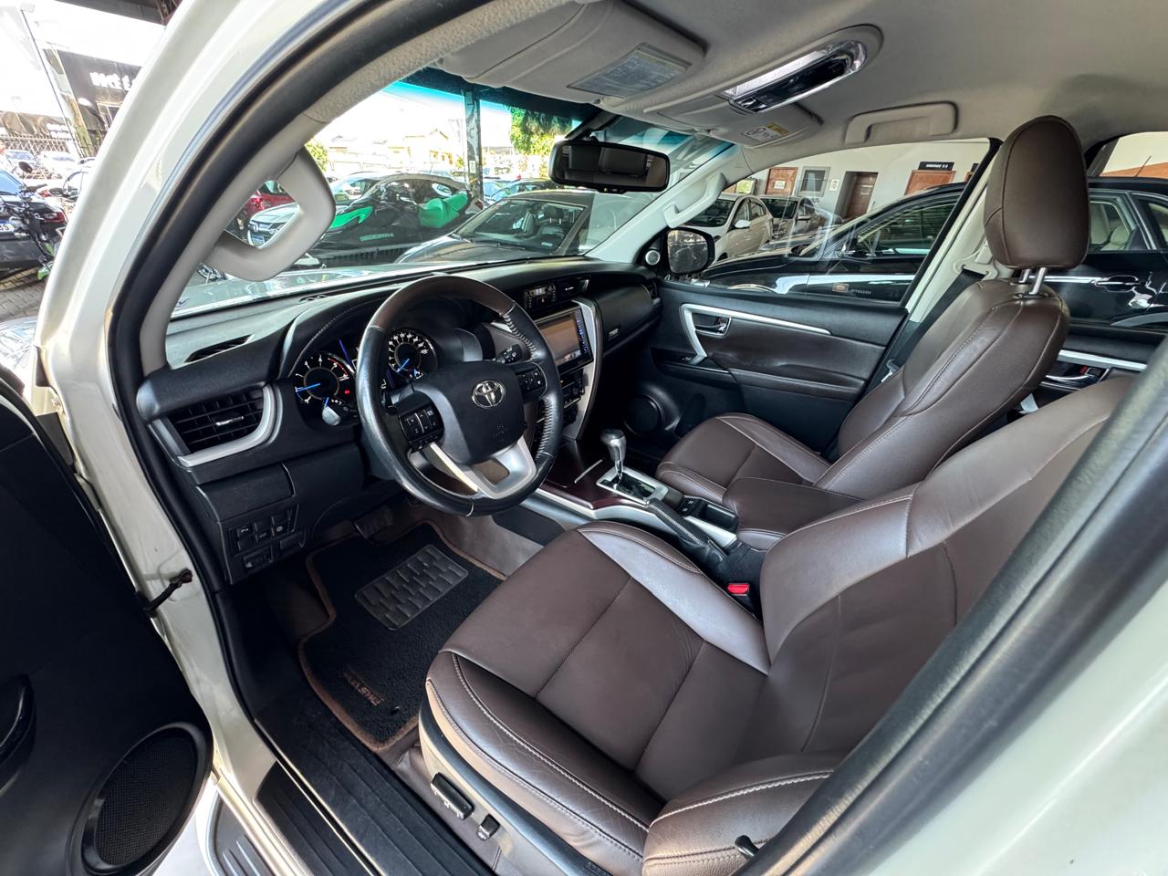 TOYOTA HILUX SW4