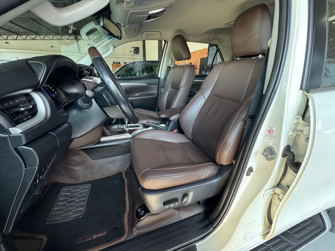 TOYOTA HILUX SW4