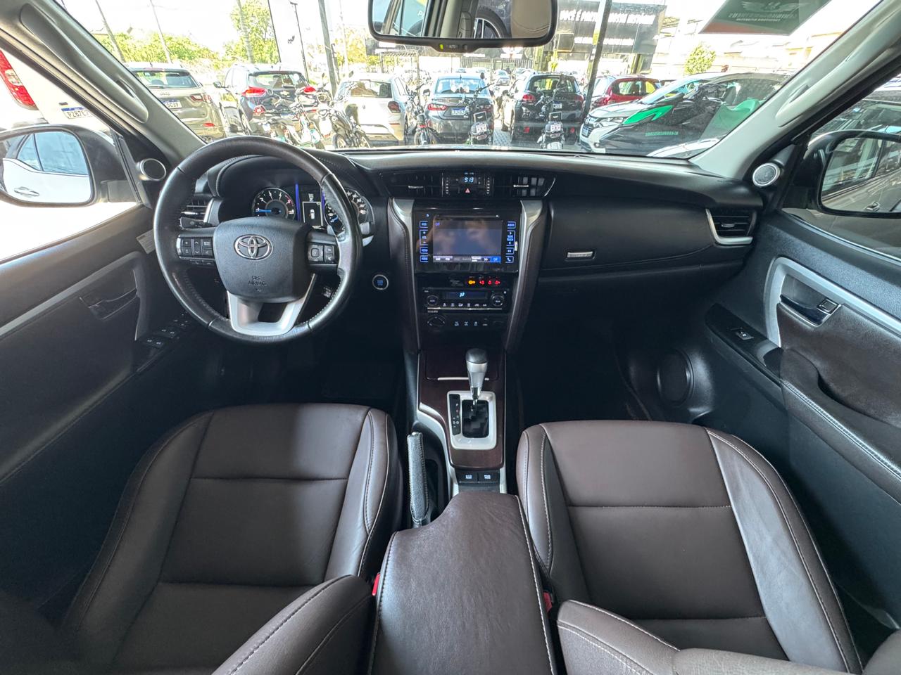 TOYOTA HILUX SW4