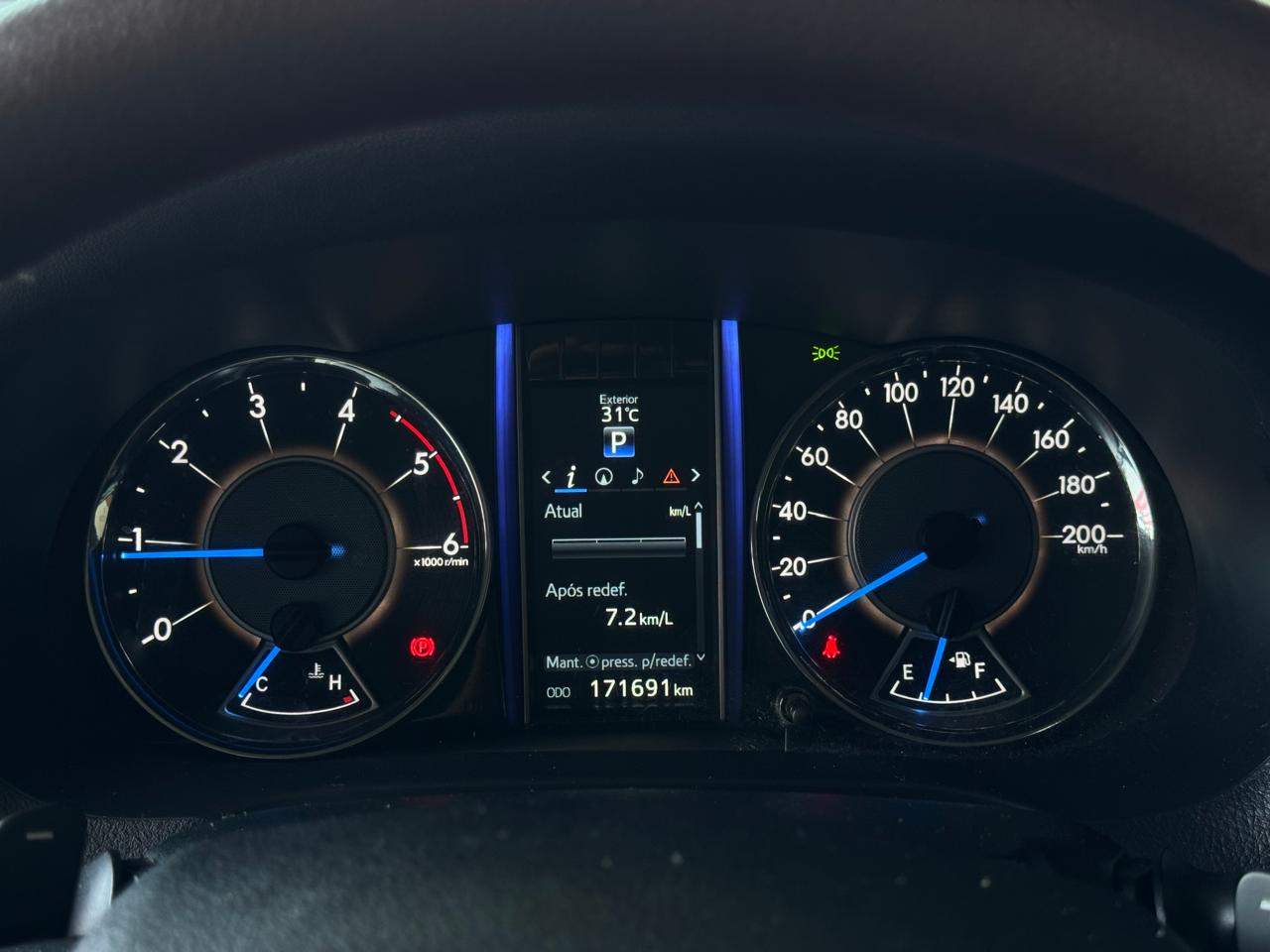 TOYOTA HILUX SW4