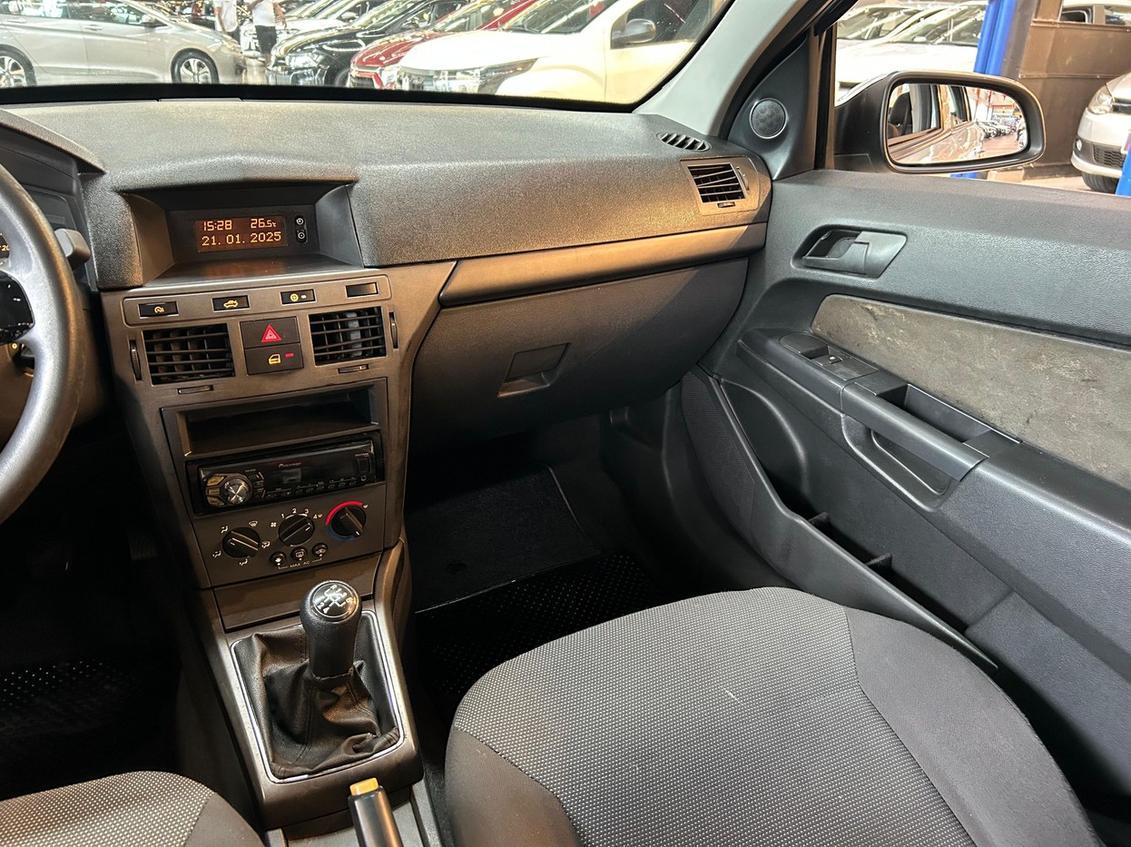 Car Image 13