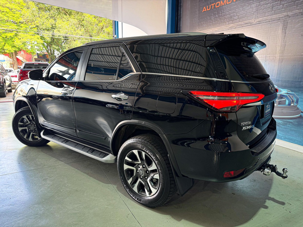 TOYOTA HILUX SW4