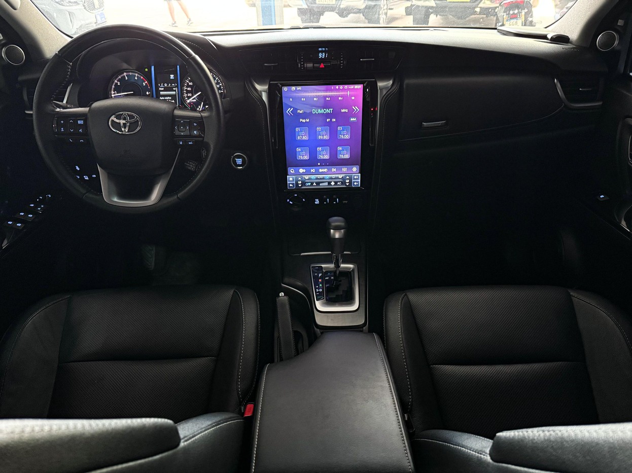 TOYOTA HILUX SW4