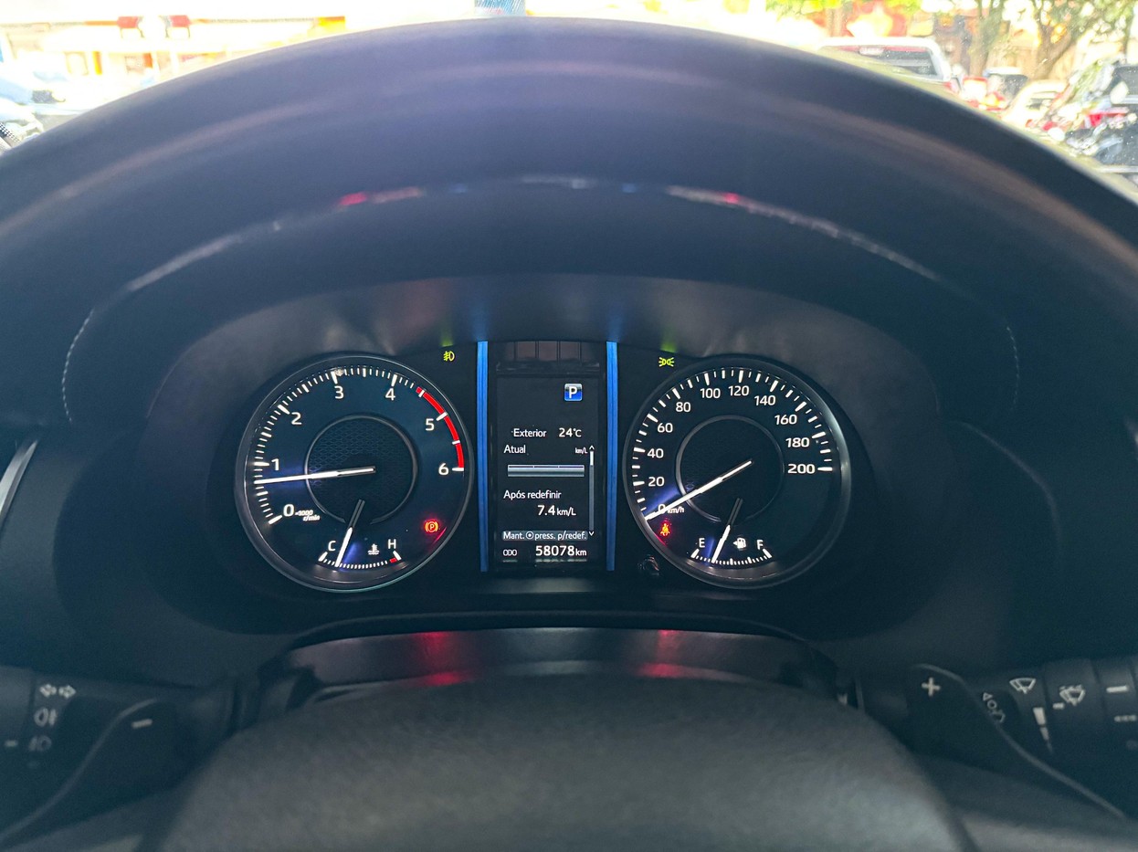 TOYOTA HILUX SW4