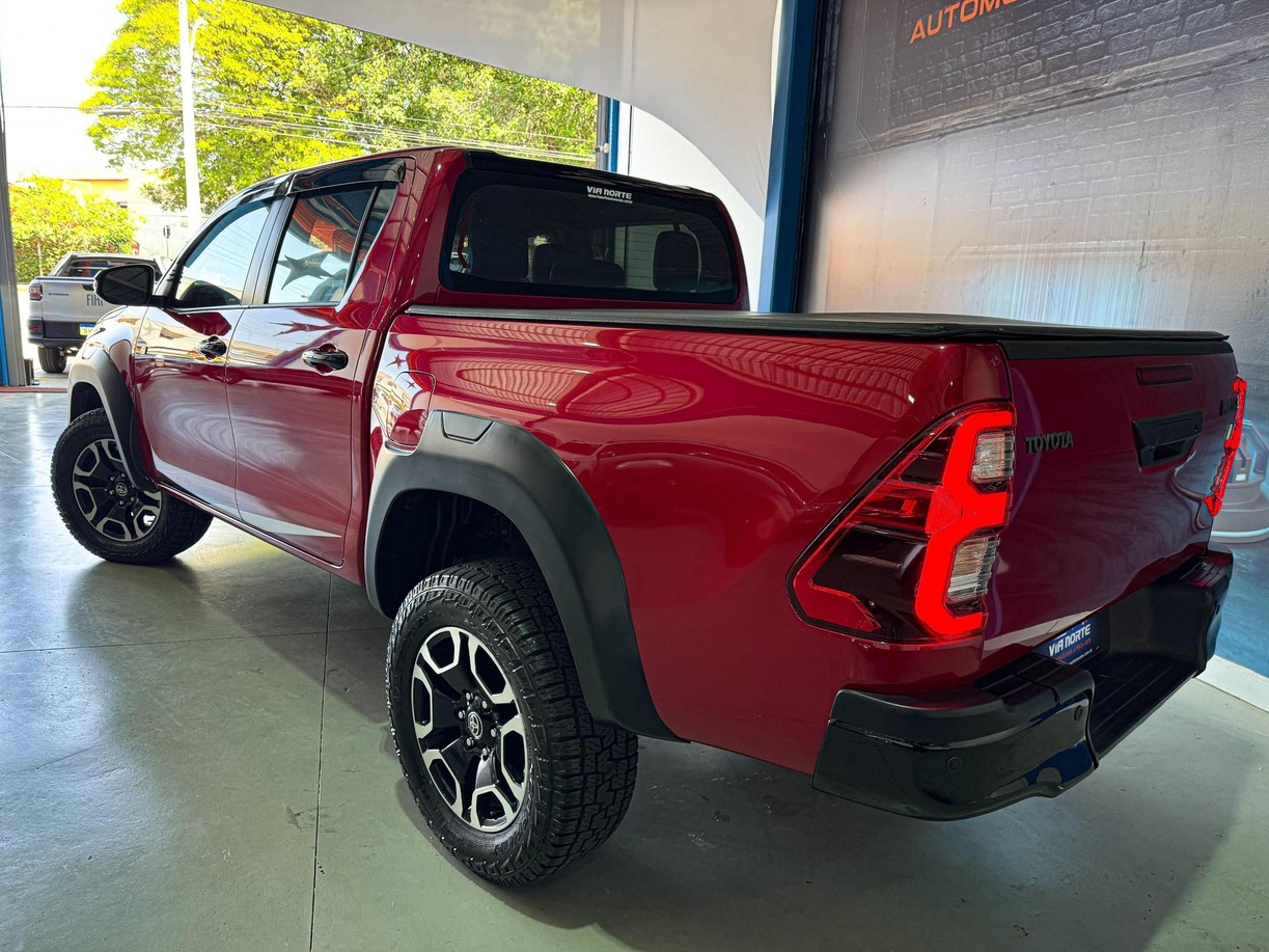 TOYOTA HILUX