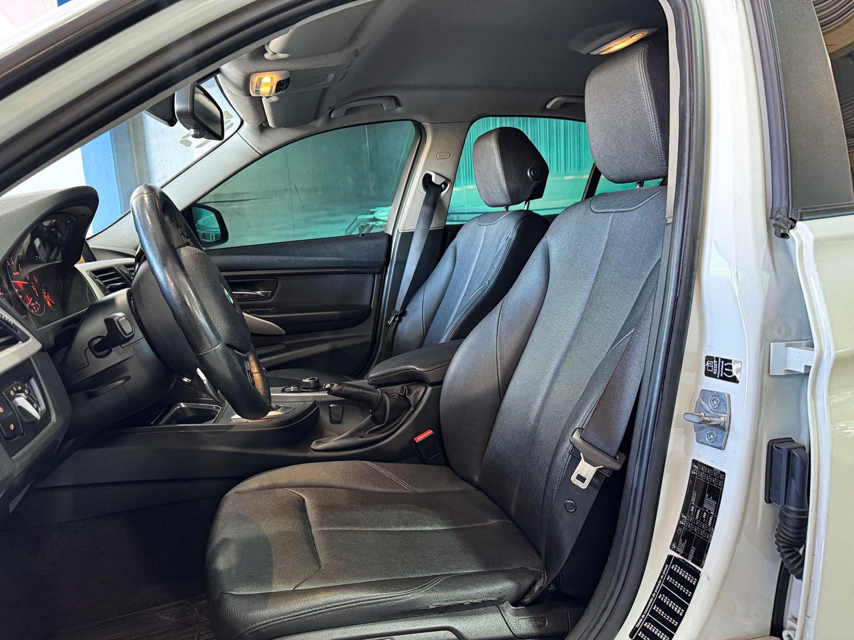 BMW 320i