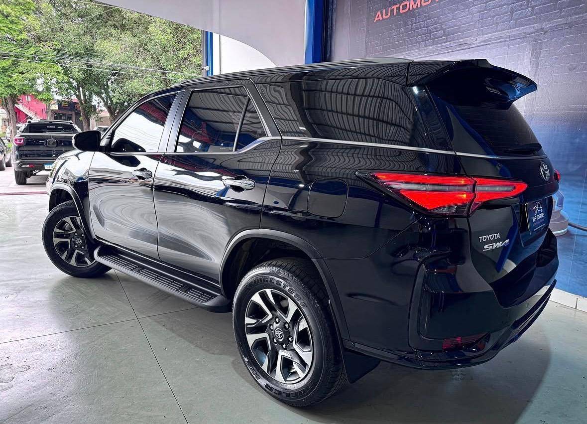 TOYOTA HILUX SW4