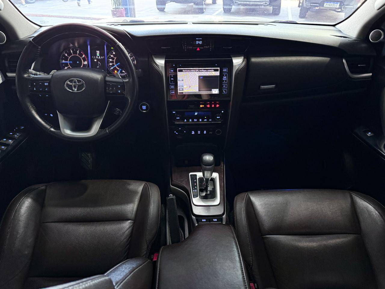 TOYOTA HILUX SW4