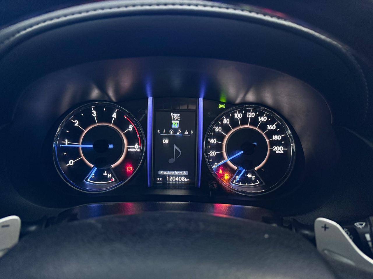 TOYOTA HILUX SW4