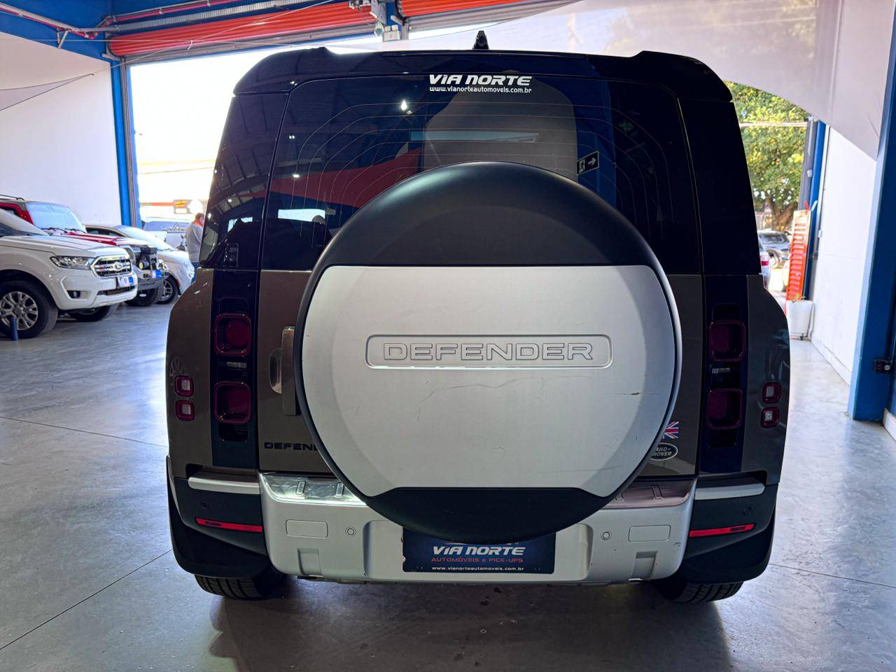 LAND ROVER DEFENDER