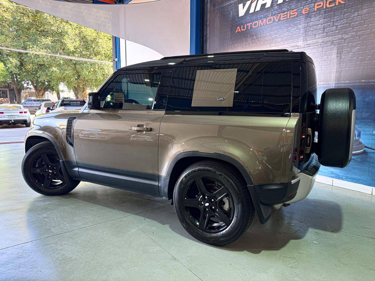 LAND ROVER DEFENDER