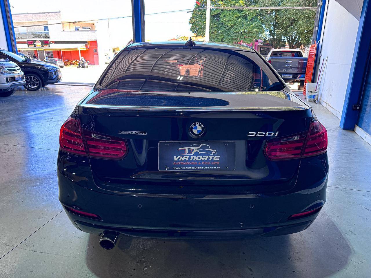 BMW 320i