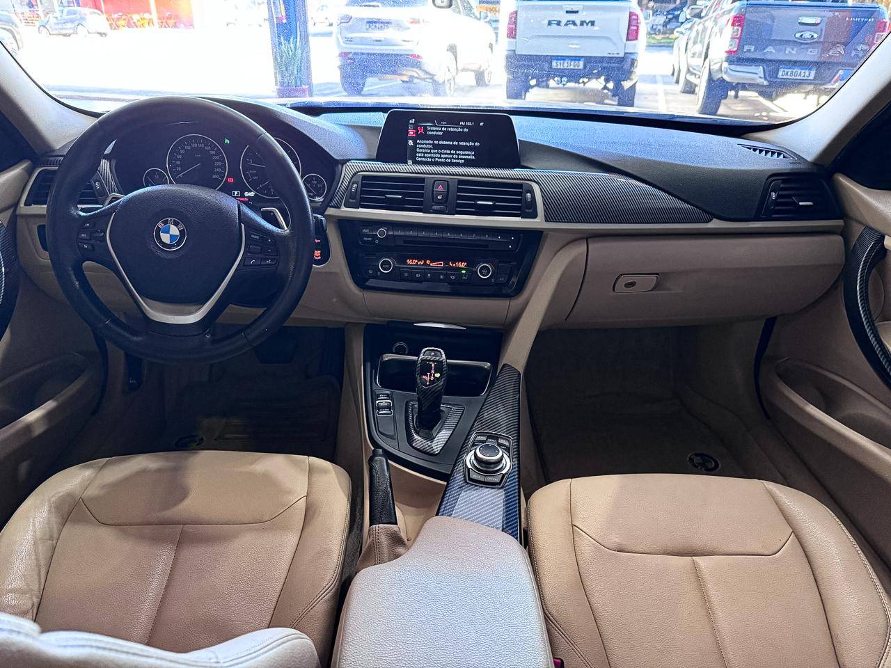 BMW 320i