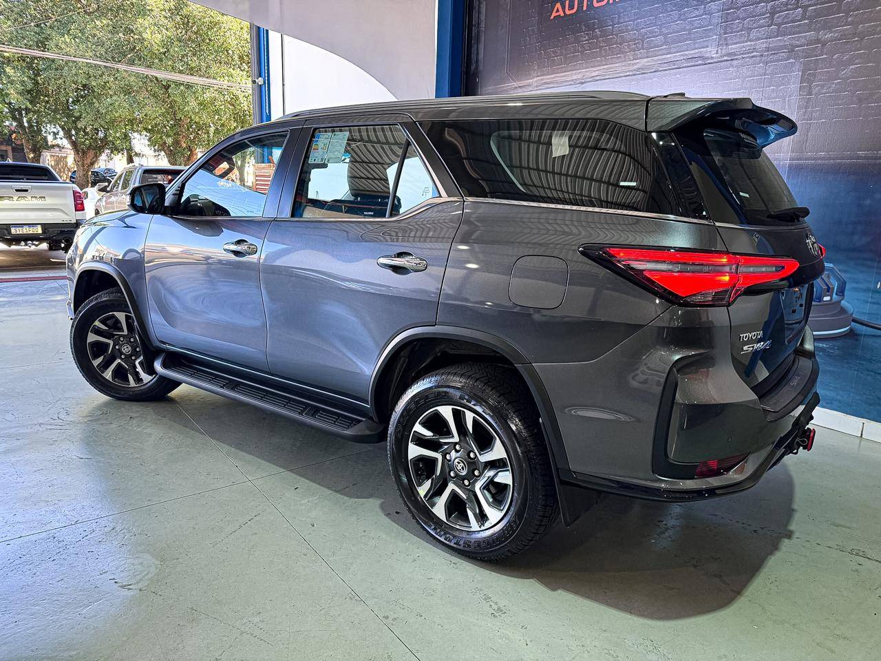 TOYOTA HILUX SW4