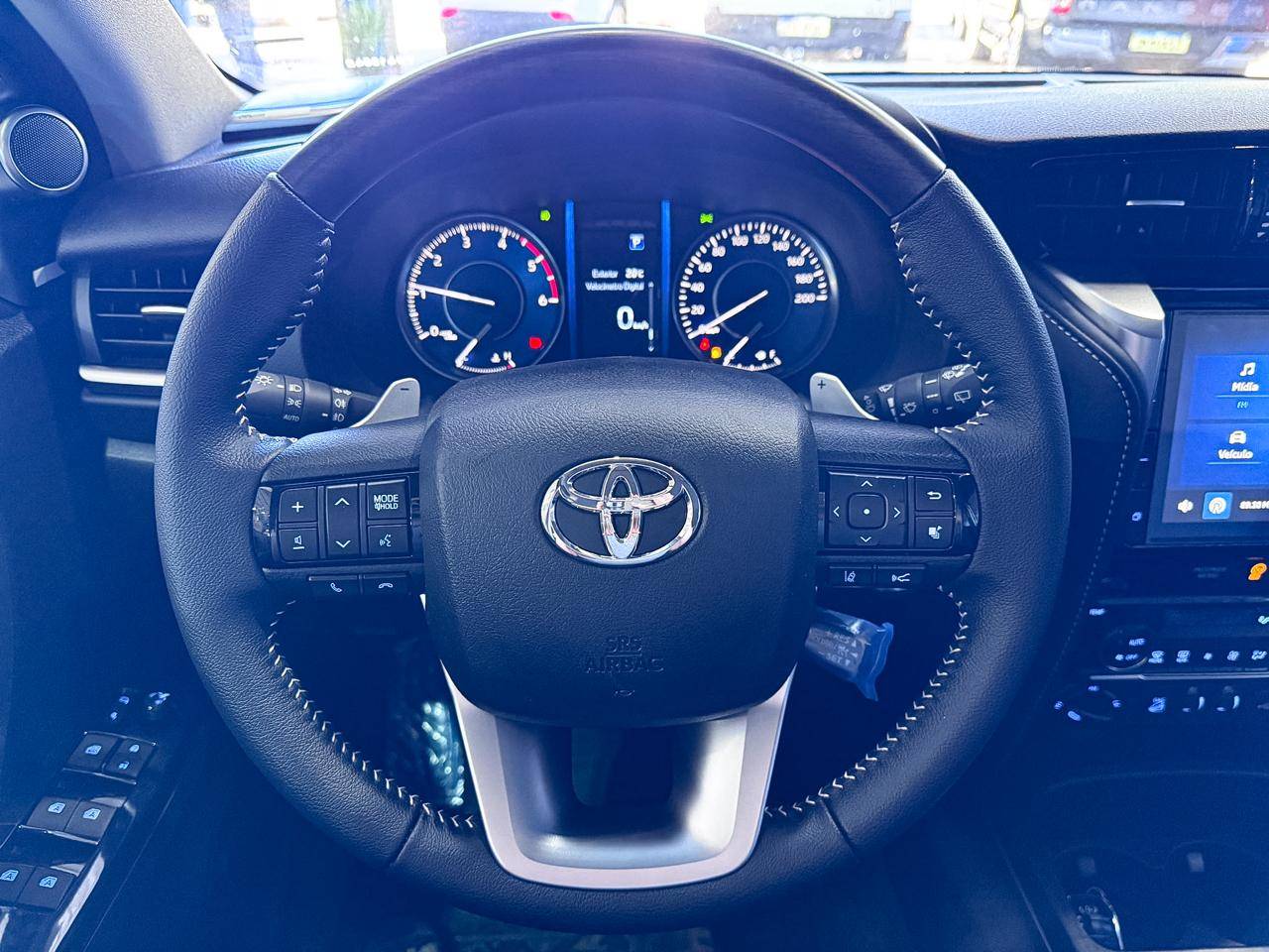 TOYOTA HILUX SW4