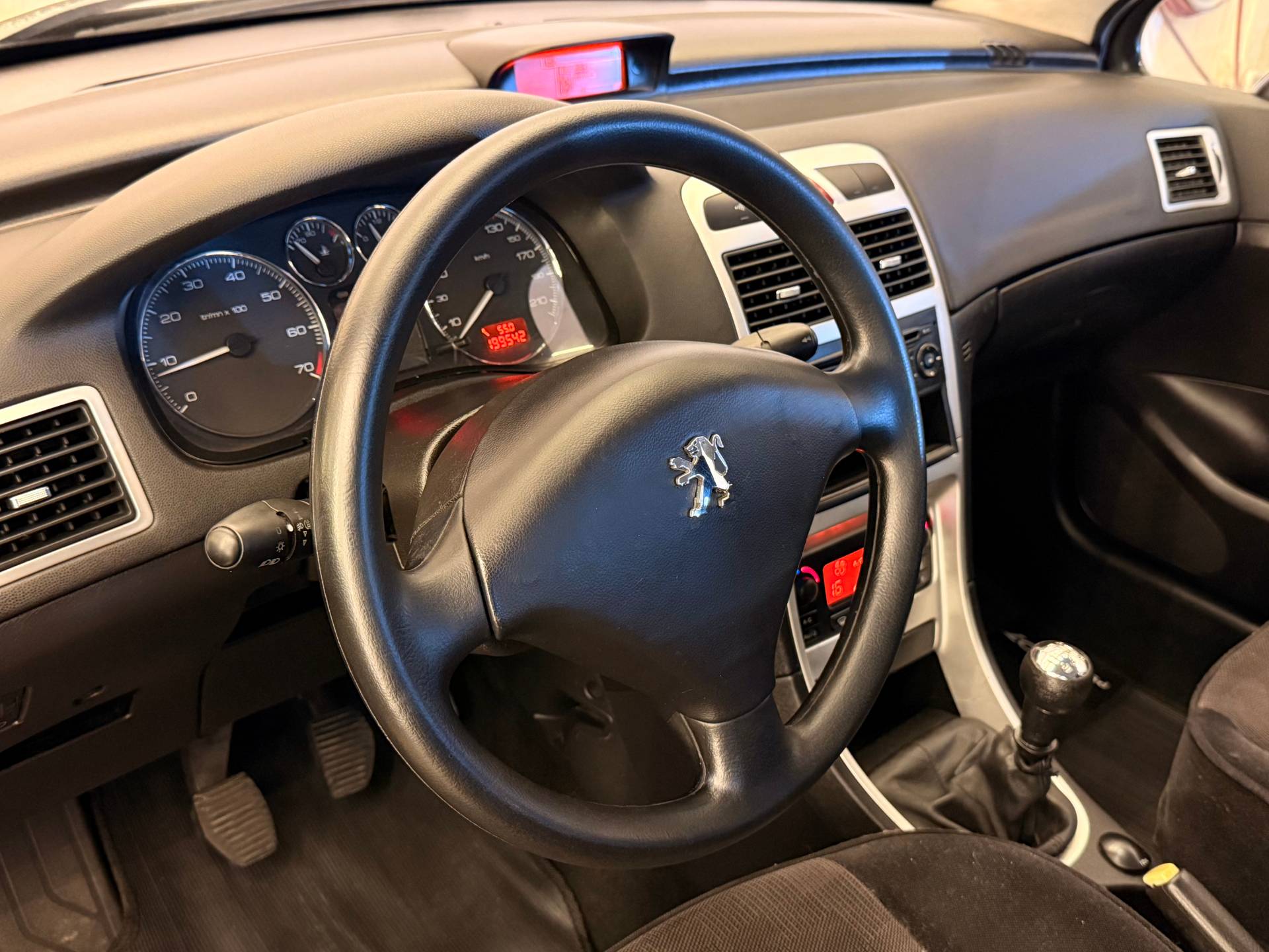 PEUGEOT 307