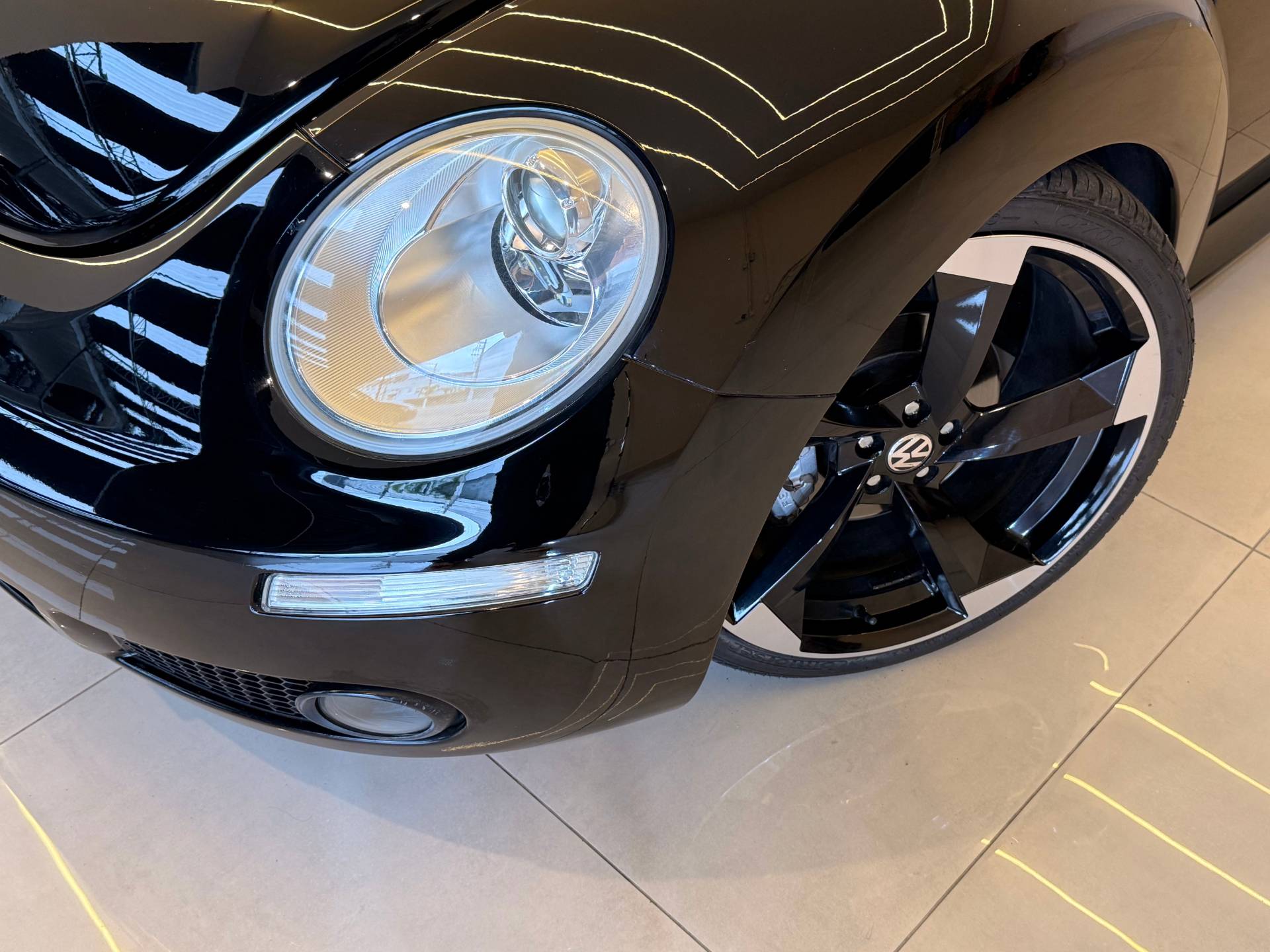 VOLKSWAGEN NEW BEETLE